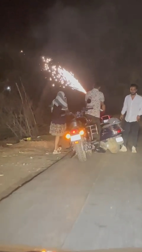 सड़क पर बर्थडे सेलिब्रेशन पड़ा भारी, चार युवक-युवतियां पकड़े गए; वाहन जब्त