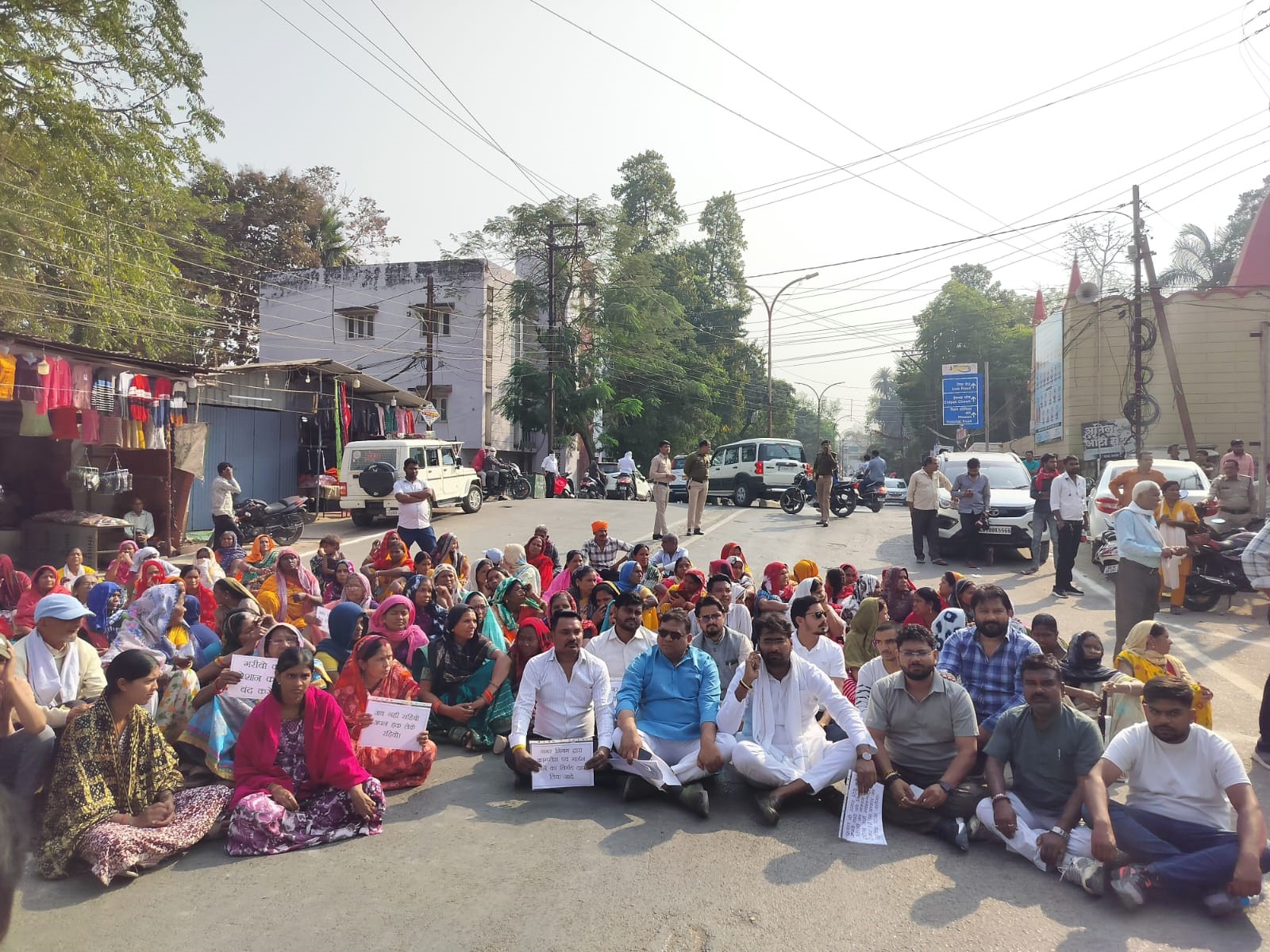 नगर निगम बिलासपुर की सामान्य सभा के बाद बवाल, भाजपा-कांग्रेस पार्षदों में धक्कामुक्की, लिंगियाडीह बेजा कब्जा मामले में ज्ञापन देने आए लोगों ने किया चक्का जाम