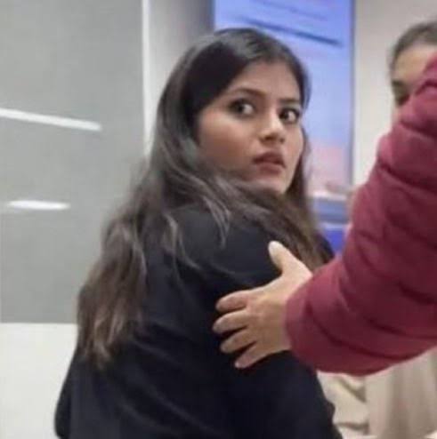 HDFC बैंक विवाद को जातिवाद का रंग देने की साजिश, CCTV में कैद है सच्चाई: आस्था सिंह का पक्ष