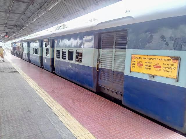 बिलासपुर-तिरुपति-बिलासपुर एवं हैदराबाद-रक्सौल-हैदराबाद एक्सप्रेस के ठहराव की सुविधा का विस्तार