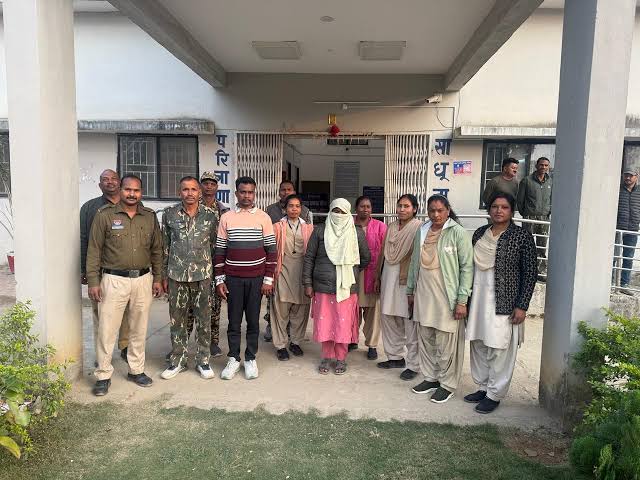 अवैध संबंधों के चलते हेड कांस्टेबल की हत्या: पत्नी ने प्रेमी के साथ मिलकर रची साजिश, शव को नदी की रेत में गाड़ा