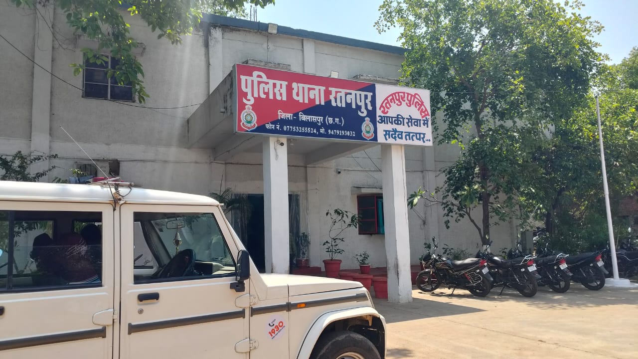 युवक को बाइक से गिराकर पीटा, पर्स लूटकर फरार हुए बदमाश