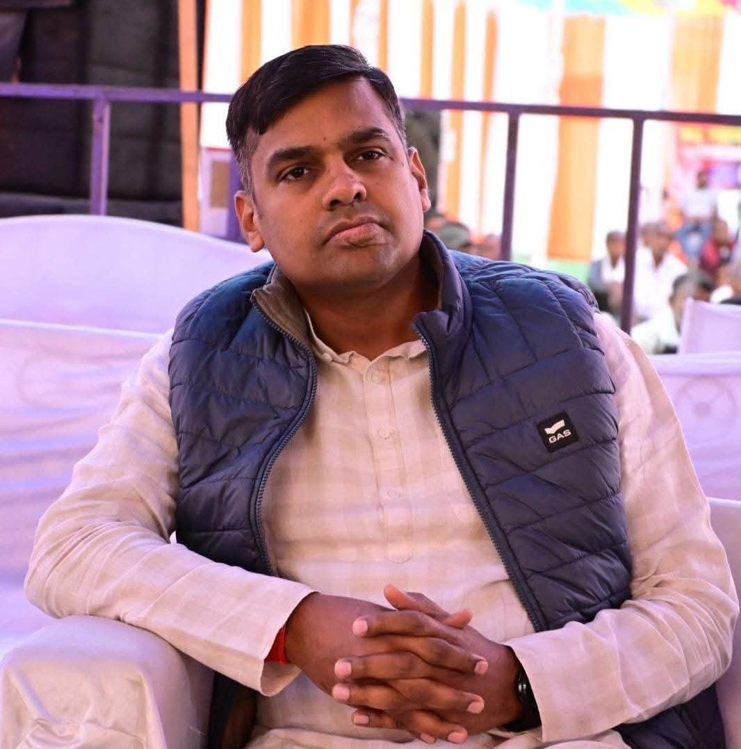 अनुकंपा नियुक्ति में गड़बड़ी के आरोप,जांच की मांग लेकर संयुक्त संचालक से मिले अंकित गौरहा