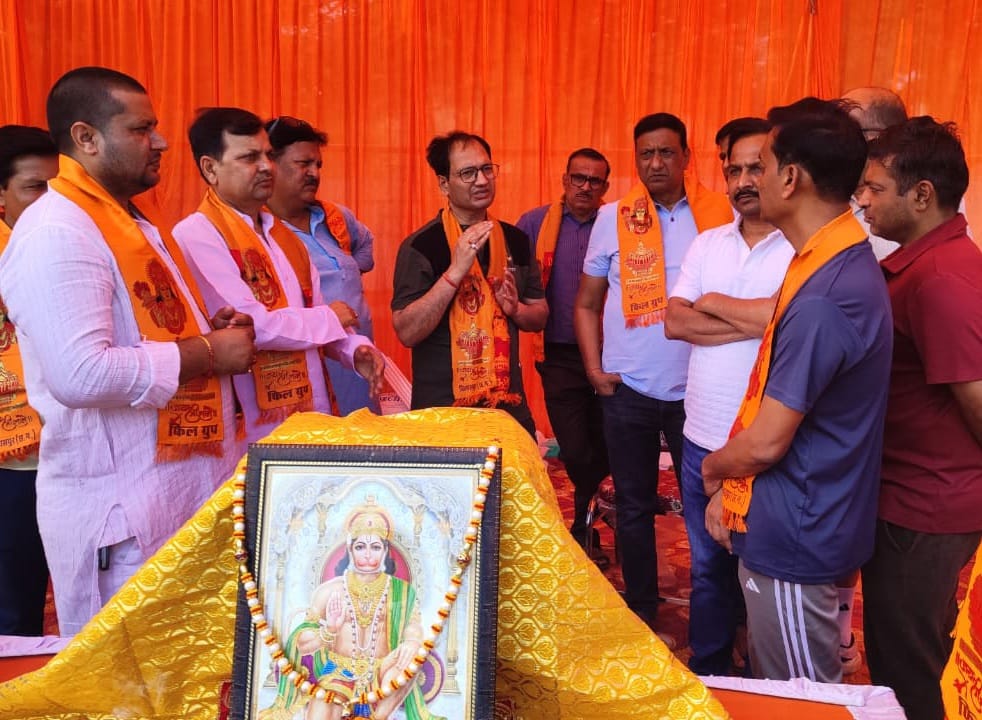 रामलला दर्शन: राम रथ की पहली सीट पर विराजेंगे हनुमान,कुछ ही घंटो में 1008 सीट फुल,दिखी अटूट श्रद्धा, तृतीय वर्ष यात्रा के लिए रिकार्ड 5000 से अधिक दर्शनार्थियों की इंक्वायरी,  पुलिस मैदान में बने 20 विशेष काउंटर में 1008 पंजीयन किया गया पूर्ण