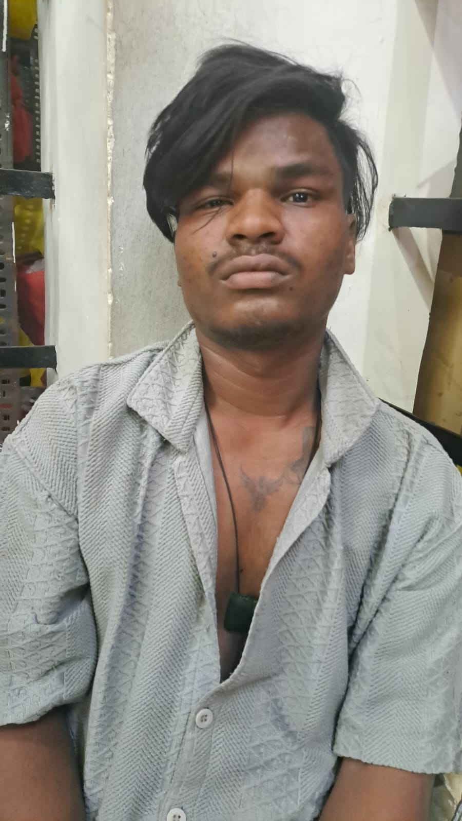 होली पर्व पर पुलिस की सख्ती, चेकिंग के दौरान बटनदार चाकू जप्त