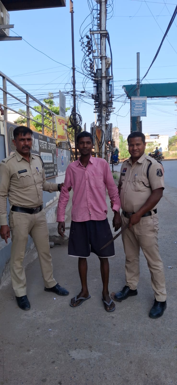 तलवार लेकर घूम रहा युवक गिरफ्तार, सरकंडा पुलिस की त्वरित कार्रवाई