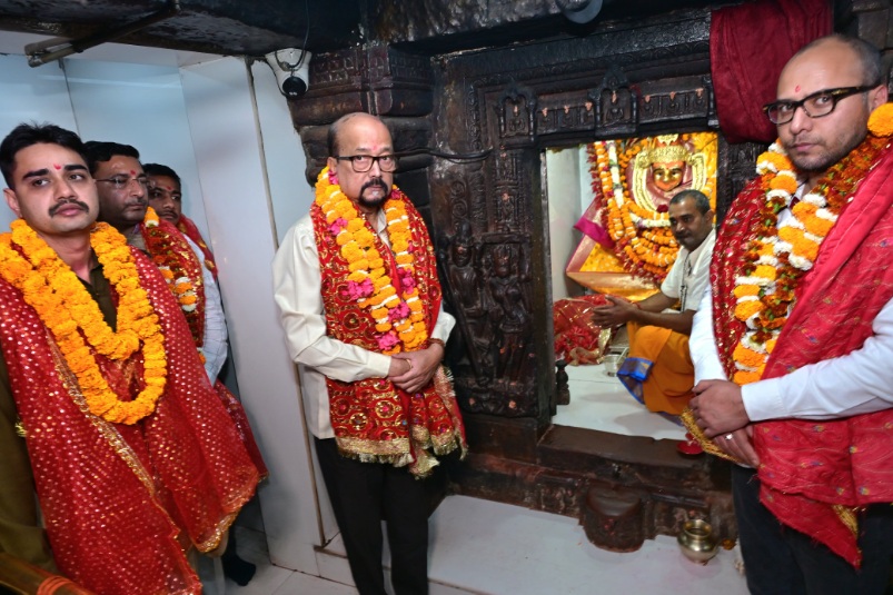 राज्यपाल ने माँ महामाया के दरबार में टेका माथा, प्रदेश की सुख-समृद्धि की कामना की