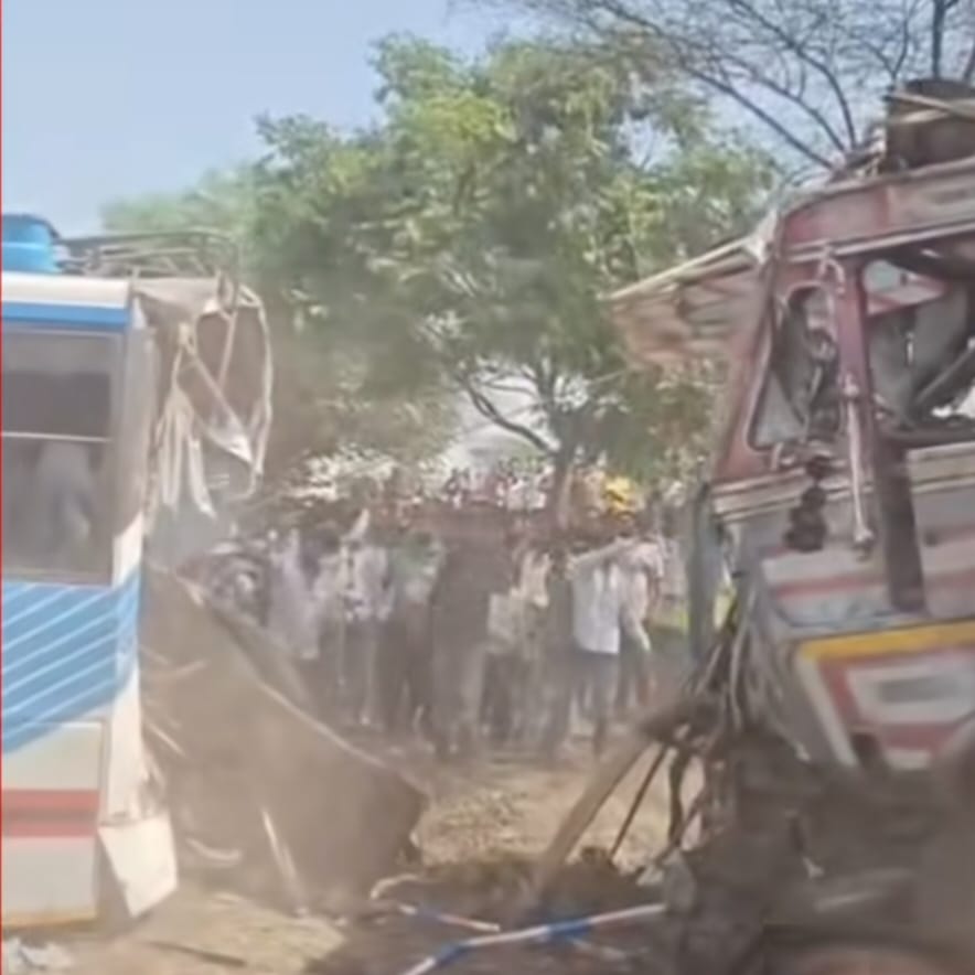 रायपुर-बिलासपुर नेशनल हाईवे पर भीषण सड़क हादसा, 4 की मौत, 25 से अधिक घायल