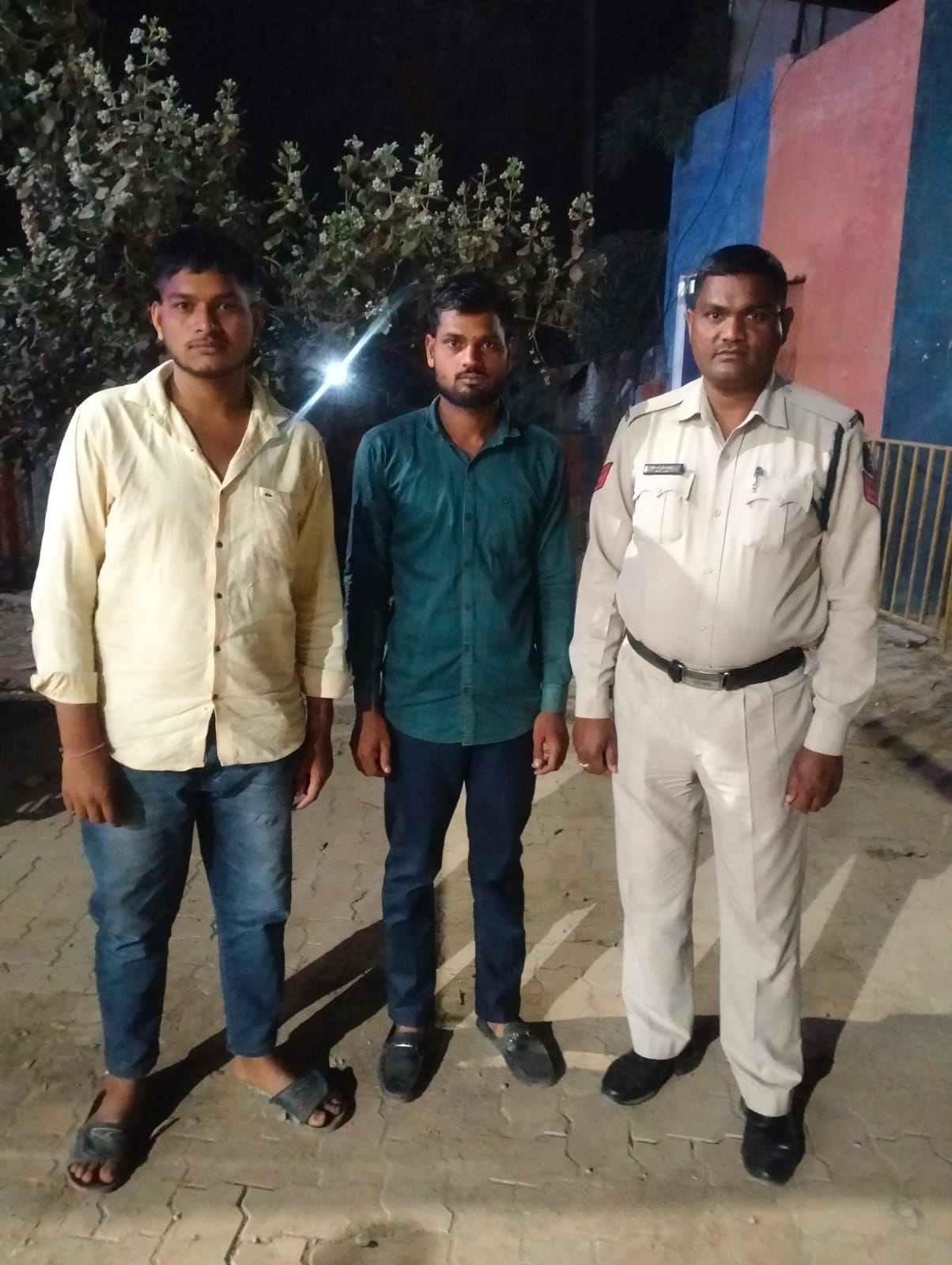 होली पर कुत्ते के साथ क्रूरता करने वाले दो आरोपी गिरफ्तार, सोशल मीडिया में वीडियो वायरल होने के बाद पुलिस की त्वरित कार्रवाई