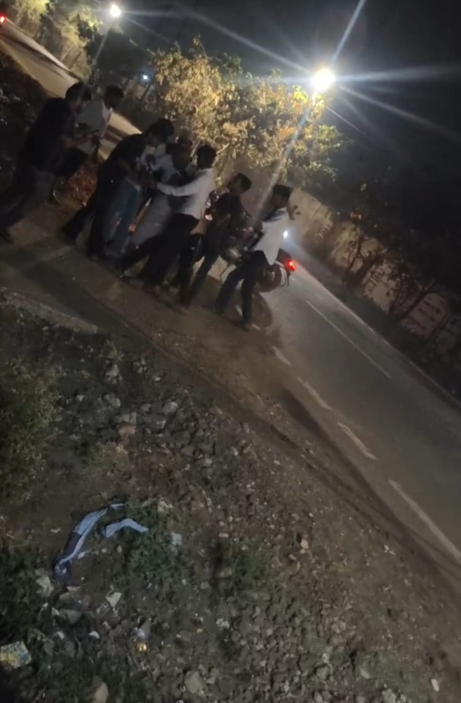 बिलासपुर में दो गुटों के बीच जमकर मारपीट, चाकूबाजी की भी चर्चा, वीडियो वायरल