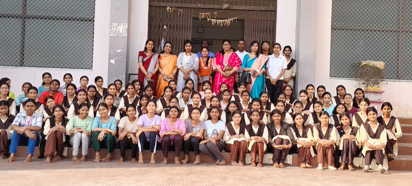 महिला दिवस की पूर्व संध्या पर प्रयास आवासीय विद्यालय कोनी में महिला स्वास्थ्य जागरूकता एवं चिकित्सा शिविर आयोजित