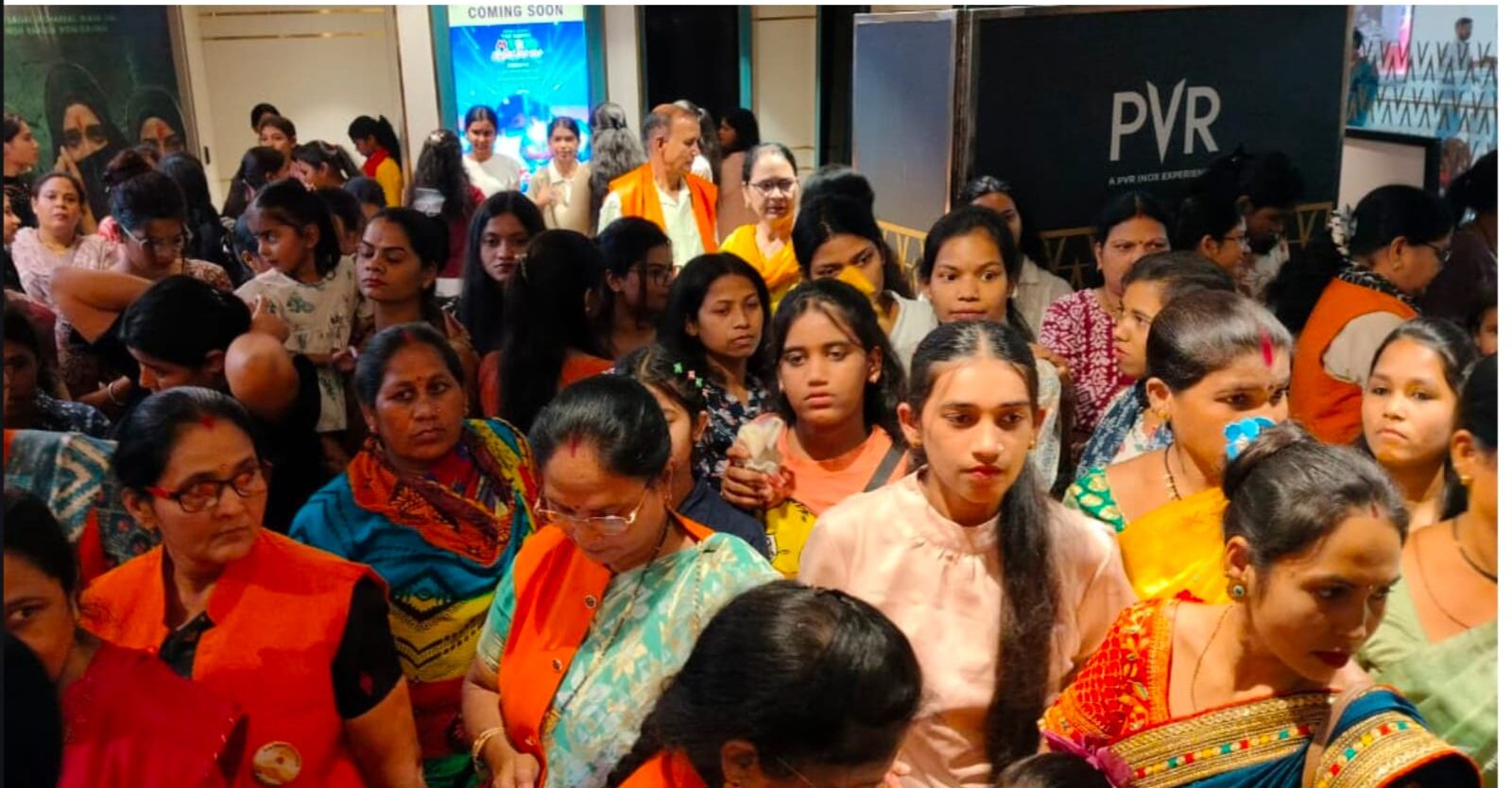 लव जिहाद जैसे साजिश से बचाव और जागरूकता के लिए वंदे मातरम मित्र मंडल ने महिला दिवस पर 462 महिलाओं को दिखाई निशुल्क द केरल स्टोरी 2, बहनों ने ली धर्म रक्षा की शपथ