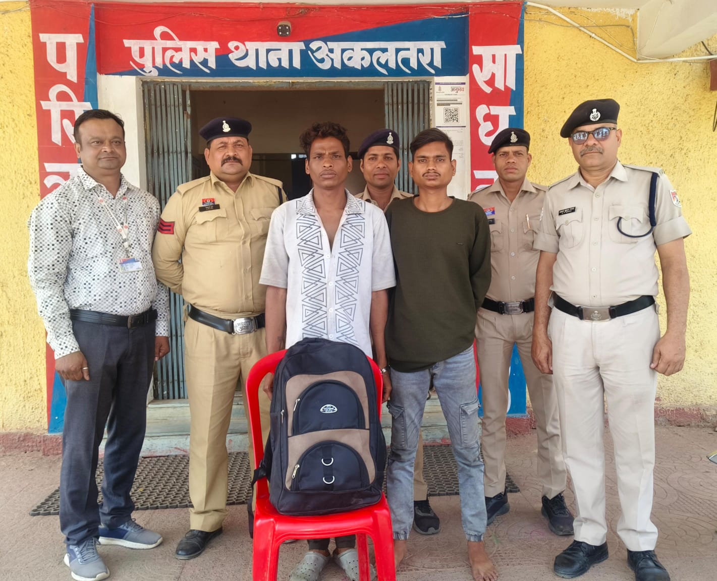 रेलवे स्टेशन के पास 4 किलो गांजा के साथ दो आरोपी गिरफ्तार