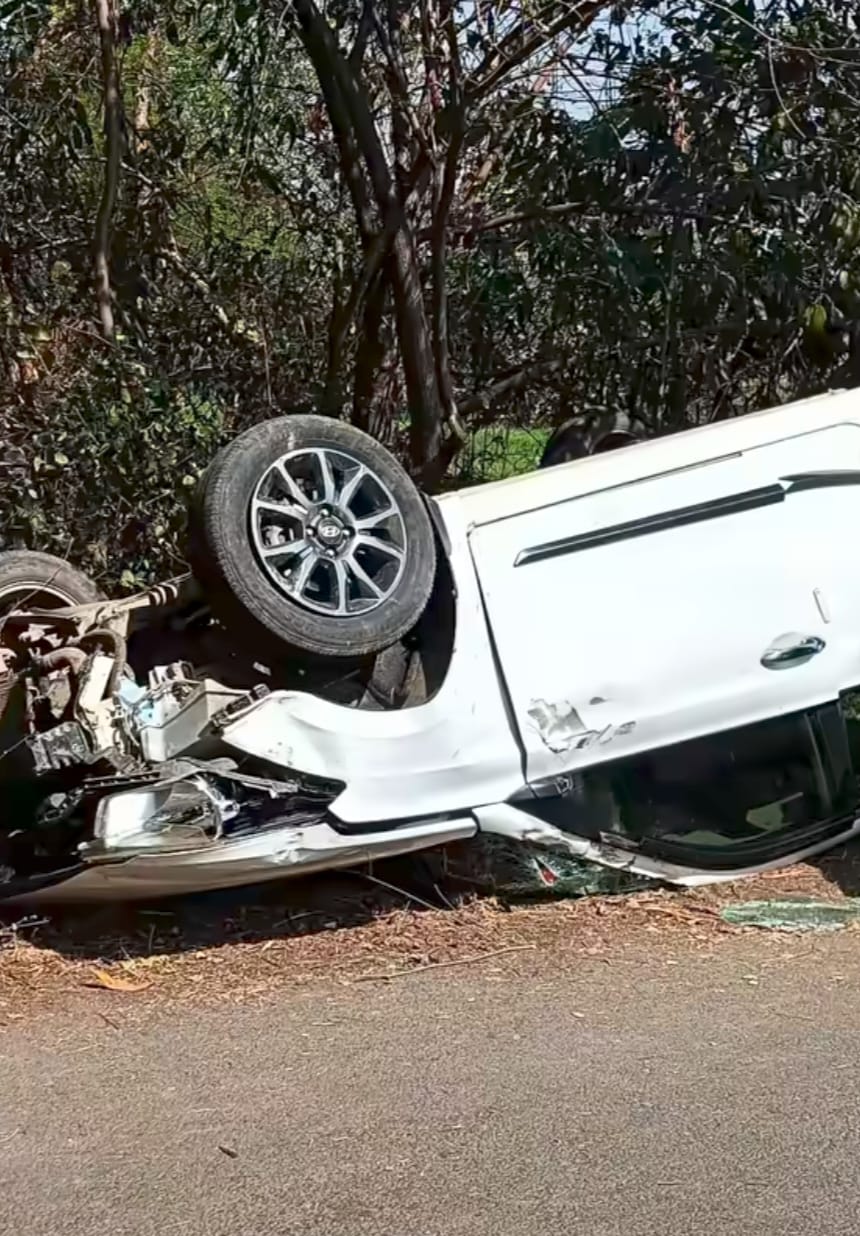 कार और पिकअप के बीच टक्कर, दो की हालत गंभीर