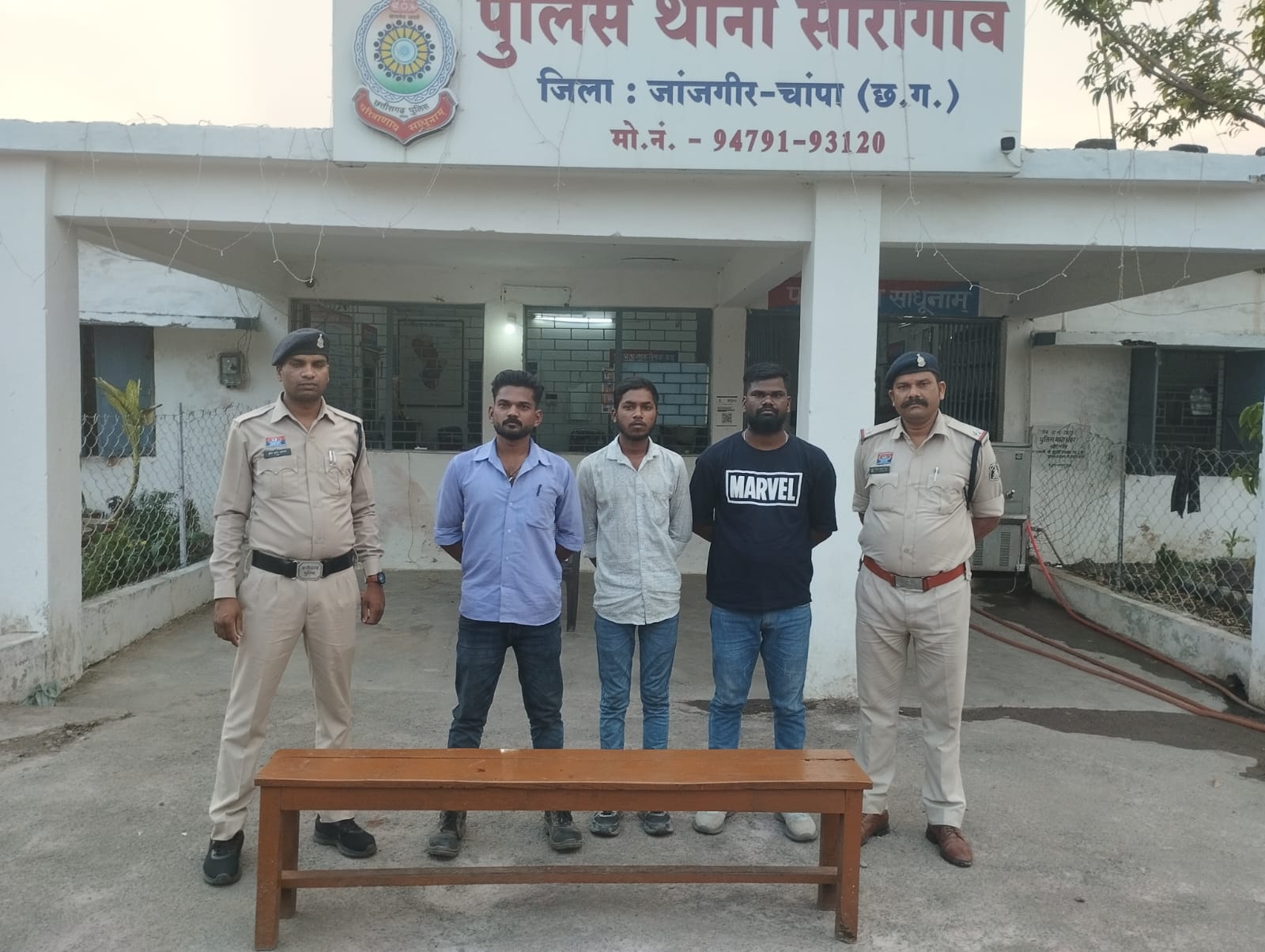 सिगरेट-गुटखा के पैसे मांगने पर बुजुर्ग दुकानदार से मारपीट, तीन आरोपी गिरफ्तार