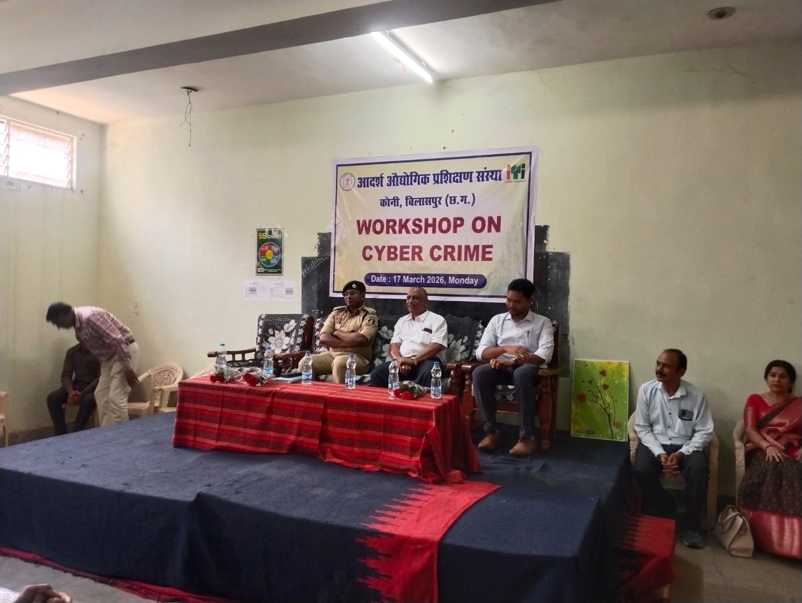 बिलासपुर: ‘चेतना अभियान’ के तहत मॉडल आईटीआई कोनी में साइबर जागरूकता सत्र, युवाओं को दिए बचाव के टिप्स