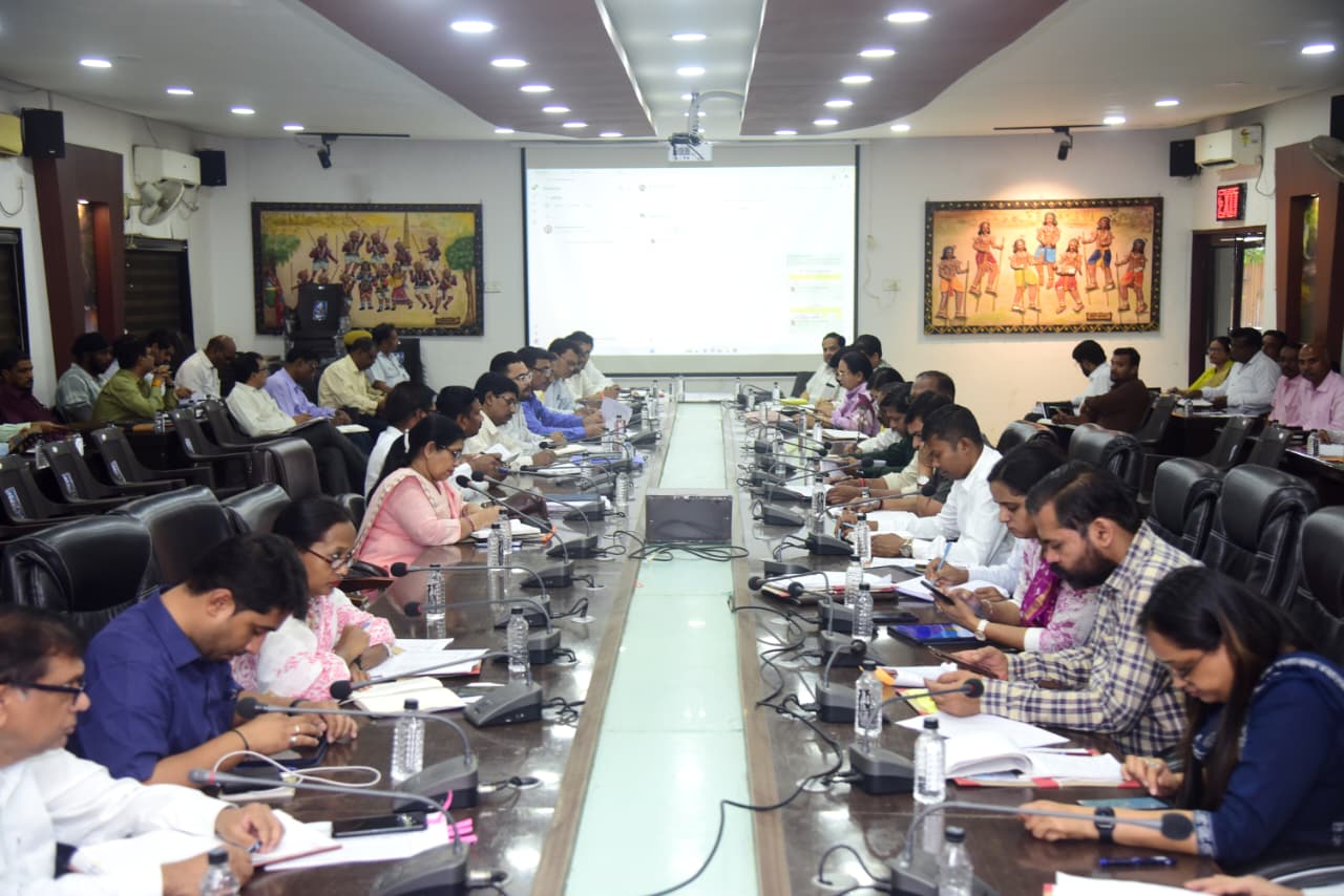 वित्तीय वर्ष की अंतिम दौड़ : 15 दिन में लक्ष्य पूरा करने कलेक्टर के सख्त निर्देश