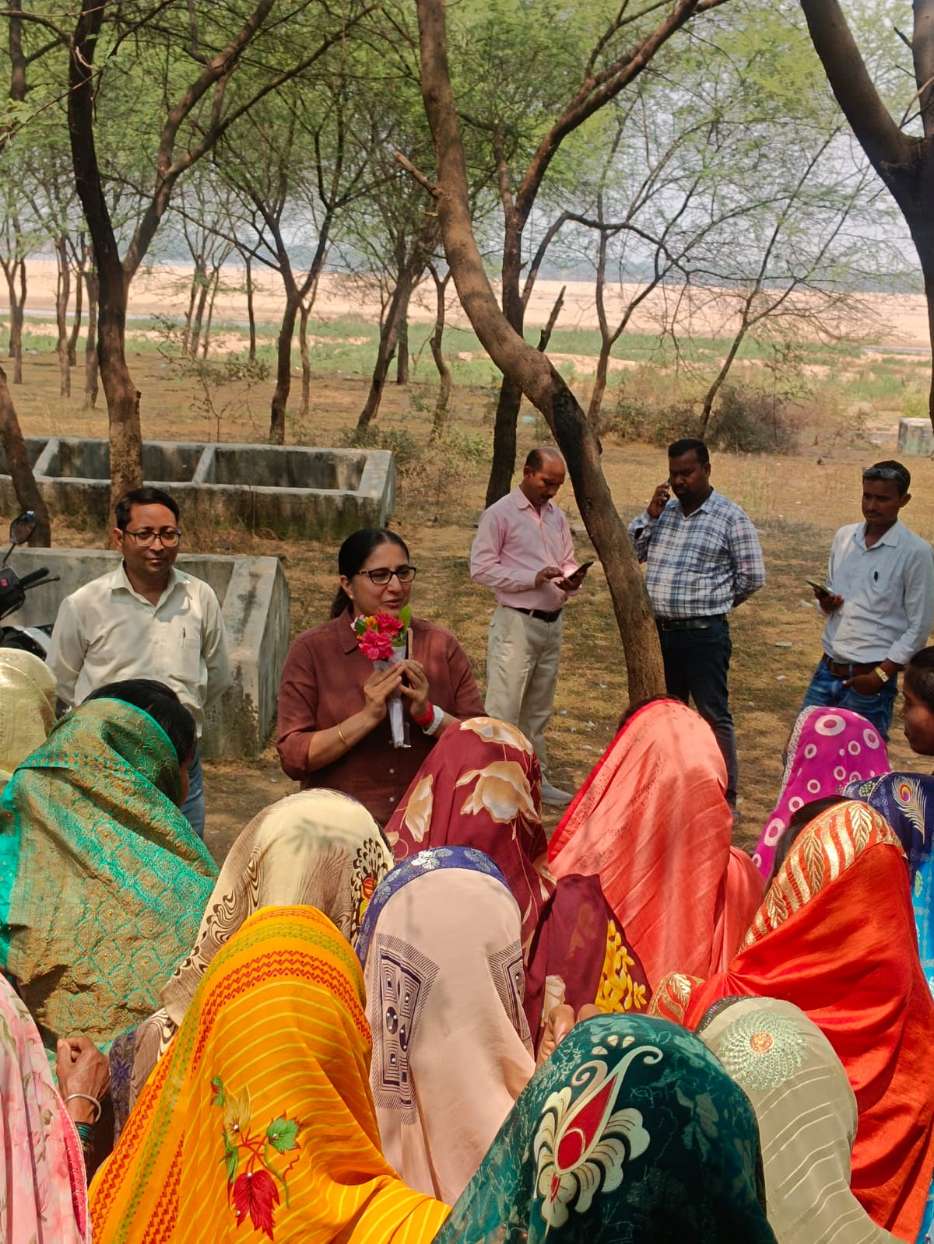 सारंगढ़-बिलाईगढ़: देवरहा में स्वच्छता जागरूकता अभियान, महिलाओं को सिखाया सूखा-गीला कचरा पृथक्करण का महत्व