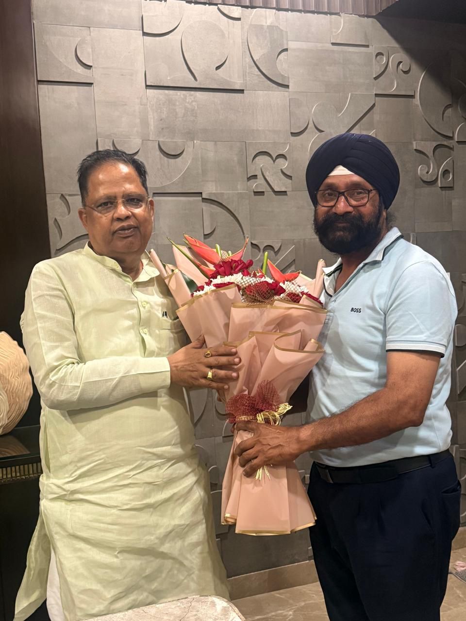 प्रदेश भाजपा में विशेष आमंत्रित सदस्य बनाए जाने पर अमरजीत दुआ ने विधायक अमर अग्रवाल से भेंट कर जताया आभार