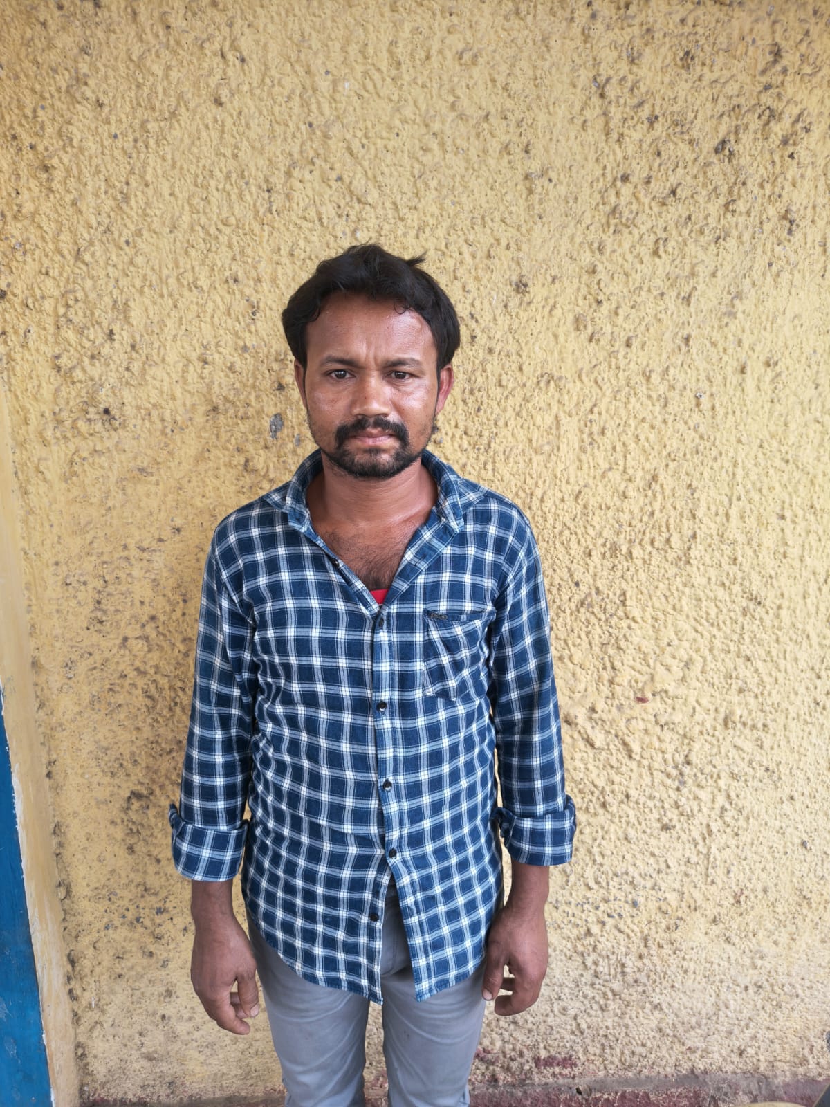 अकलतरा पुलिस की ताबड़तोड़ कार्रवाई: 28 लीटर अवैध महुआ शराब के साथ महिला समेत 2 आरोपी गिरफ्तार