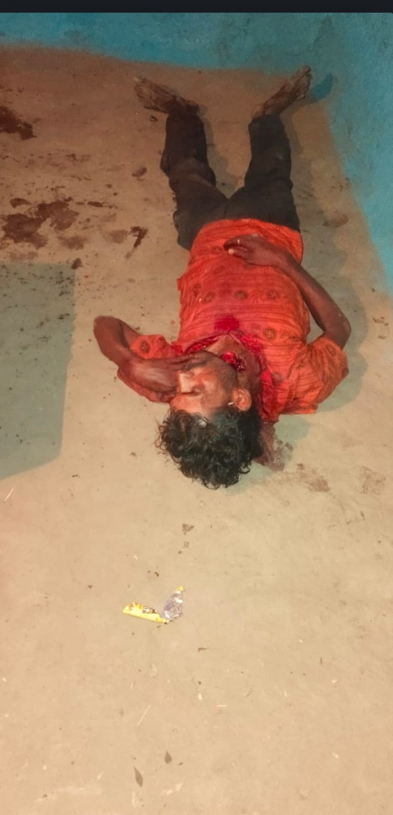 भिक्षुक ने घर के पूजा कमरे में चाकू से अपना गला रेता, मौत