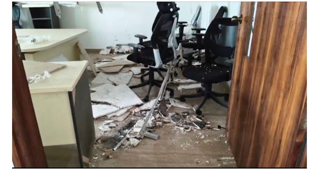 स्मार्ट सिटी के डाटा सेंटर की फाल सीलिंग गिरी