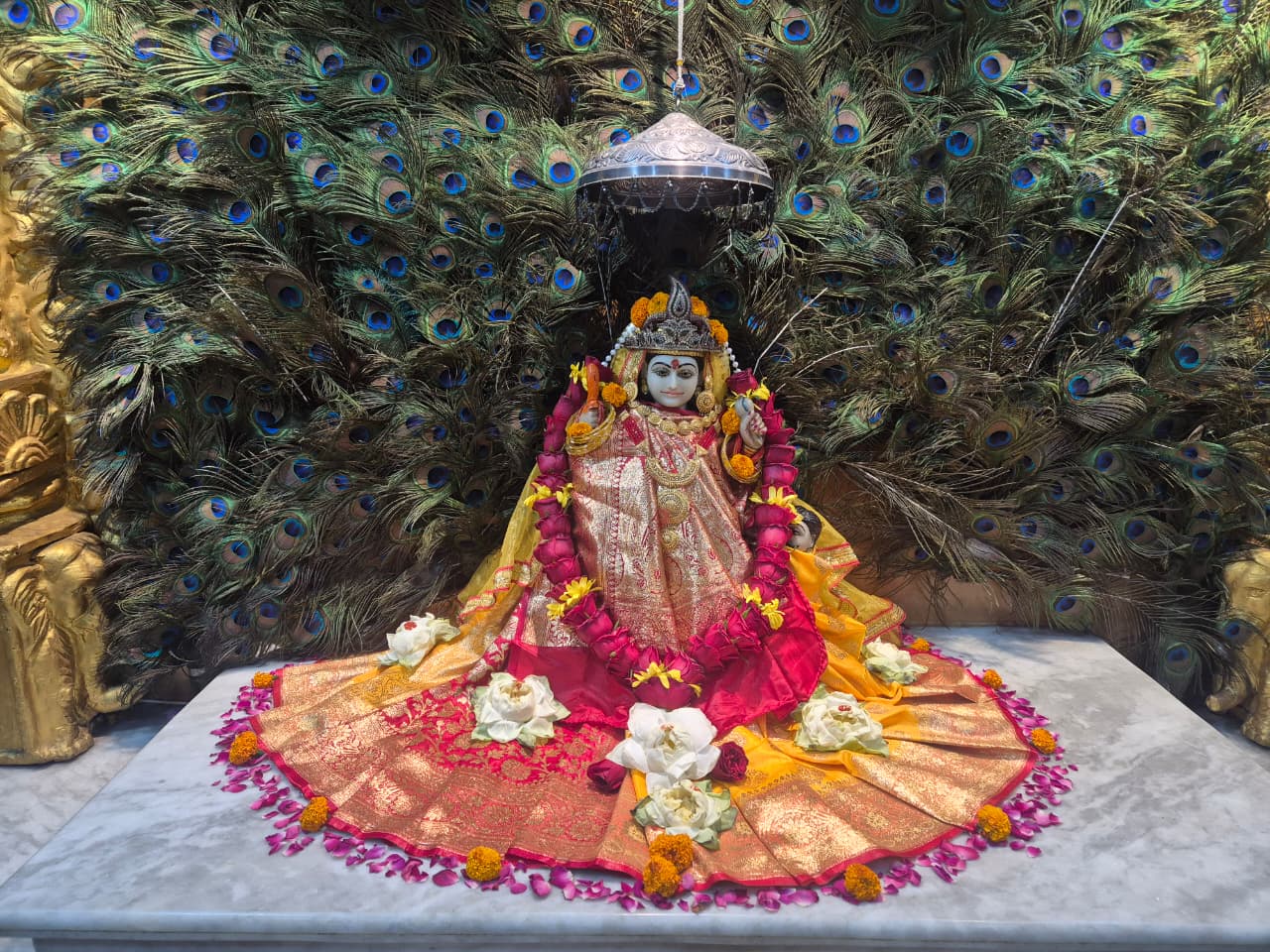 भव्य आध्यात्मिक समागम,&nbsp; श्री पीताम्बरा पीठ त्रिदेव मंदिर में चैत्र नवरात्र महोत्सव: तृतीय दिवस पर राजा सुदर्शन की भक्ति और देवी शक्ति के प्राकट्य का अद्भुत वर्णन