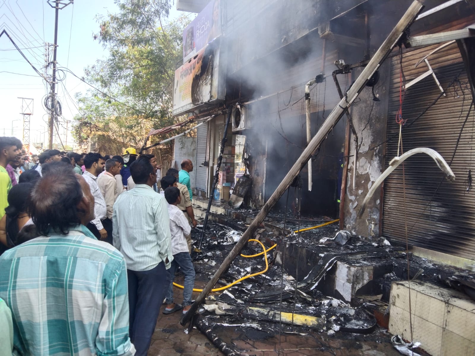 बिलासपुर कपड़ा दुकान में लगी भीषण आग, सब कुछ जल कर बर्बाद