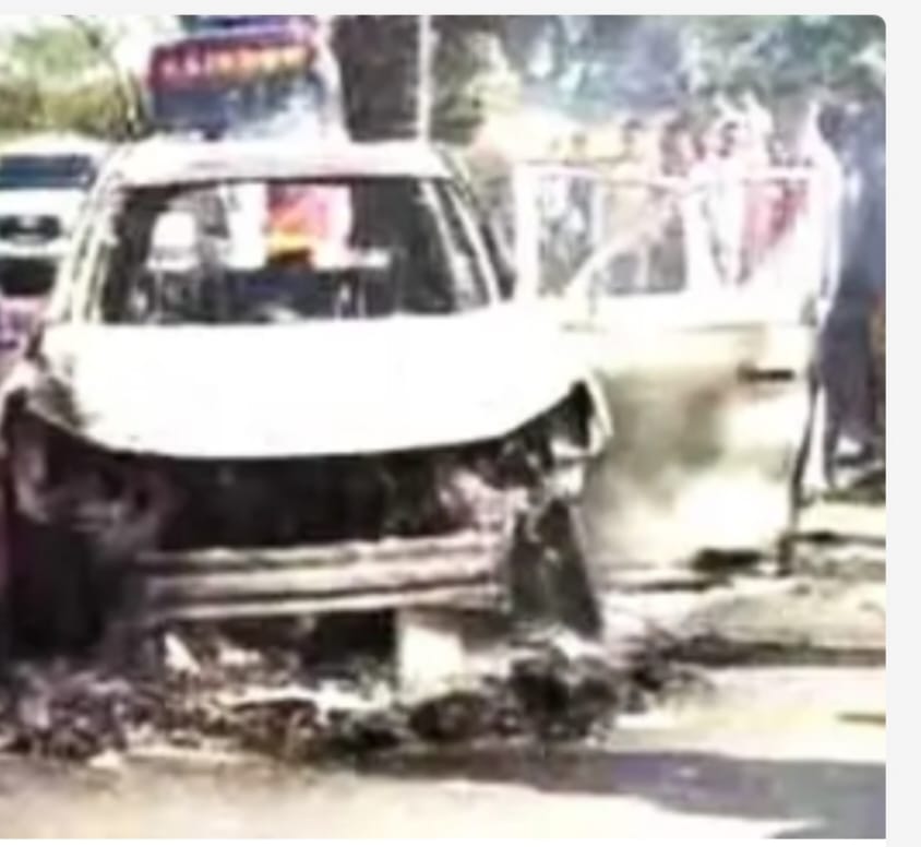 मुंगेली: शादी से लौट रही कार में लगी आग, दूल्हा-दुल्हन समेत 7 लोगों की जान बची