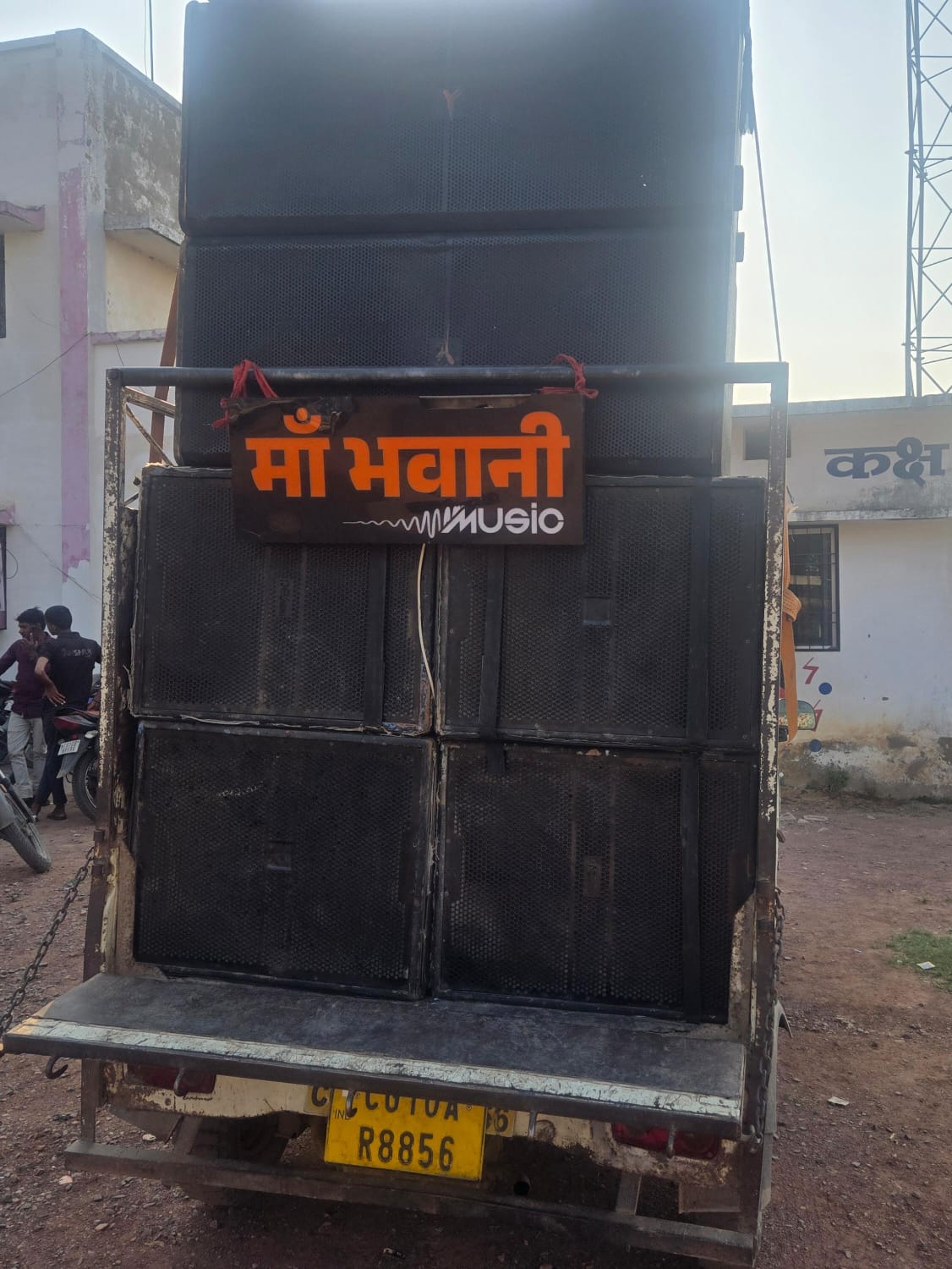 बिना अनुमति तेज आवाज में डीजे बजाना पड़ा भारी, साउंड सिस्टम जब्त