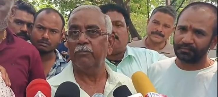 बर्ड फ्लू का असर: बिलासपुर में पोल्ट्री कारोबार ठप, रोज 35 लाख का खर्च, 10 करोड़ का नुकसान, संबंधित व्यापारियों ने किया विधायक के बंगले का घेराव