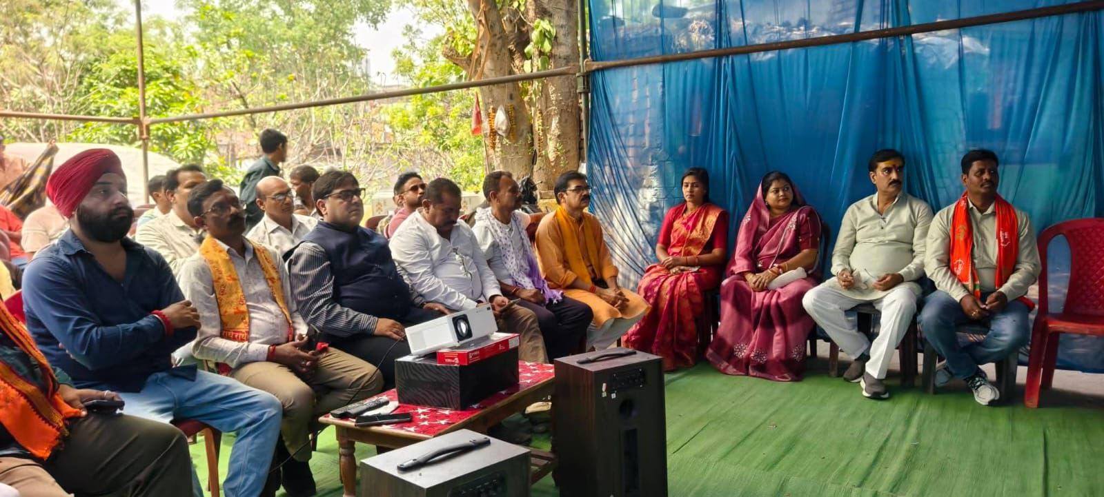 बिलासपुर: , झुग्गी- झोपड़ी प्रकोष्ठ का आयोजन, झुग्गी बस्तियों में सुना गया प्रधानमंत्री का ‘मन की बात’ कार्यक्रम, बड़ी संख्या में कार्यकर्ता रहे उपस्थित