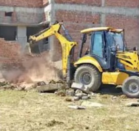 खमतराई में अवैध प्लॉटिंग पर निगम की बड़ी कार्रवाई, 30 बाउंड्रीवाल और 50 निर्माण ढहाए