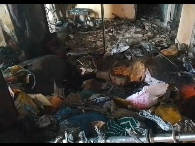 स्टोर रूम में सिलेंडर फटने से भीषण आग, बाल-बाल बचा परिवार; 20 लाख तक का नुकसान