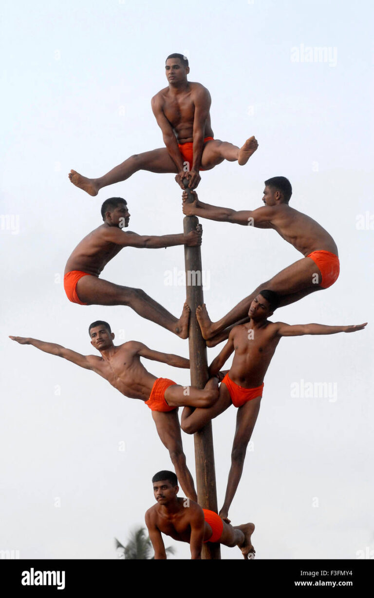 malkhamb-performance-ancient-form-of-indian-gymnastics-annual-mumbai-F3FMY4.jpg