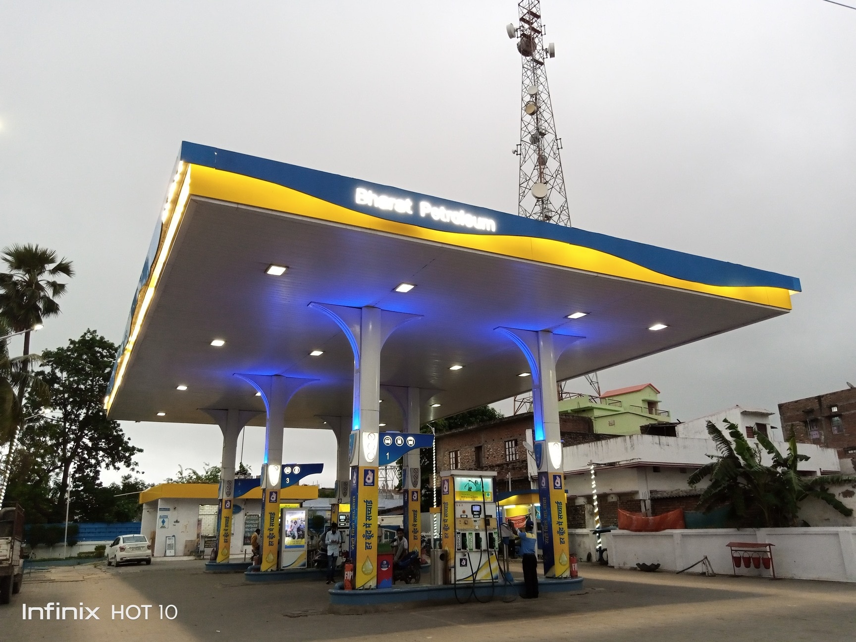 पेट्रोल-डीजल आपूर्ति पर सख्त निगरानी, कलेक्टर ने जारी किए नए निर्देश,अनावश्यक वितरण पर रोक, वाहनों को ही मिलेगा ईंधन,उद्योगों को आपूर्ति अब अनुमति और रिकॉर्ड के आधार पर , अवैध परिवहन व कालाबाजारी पर होगी कड़ी कार्रवाई