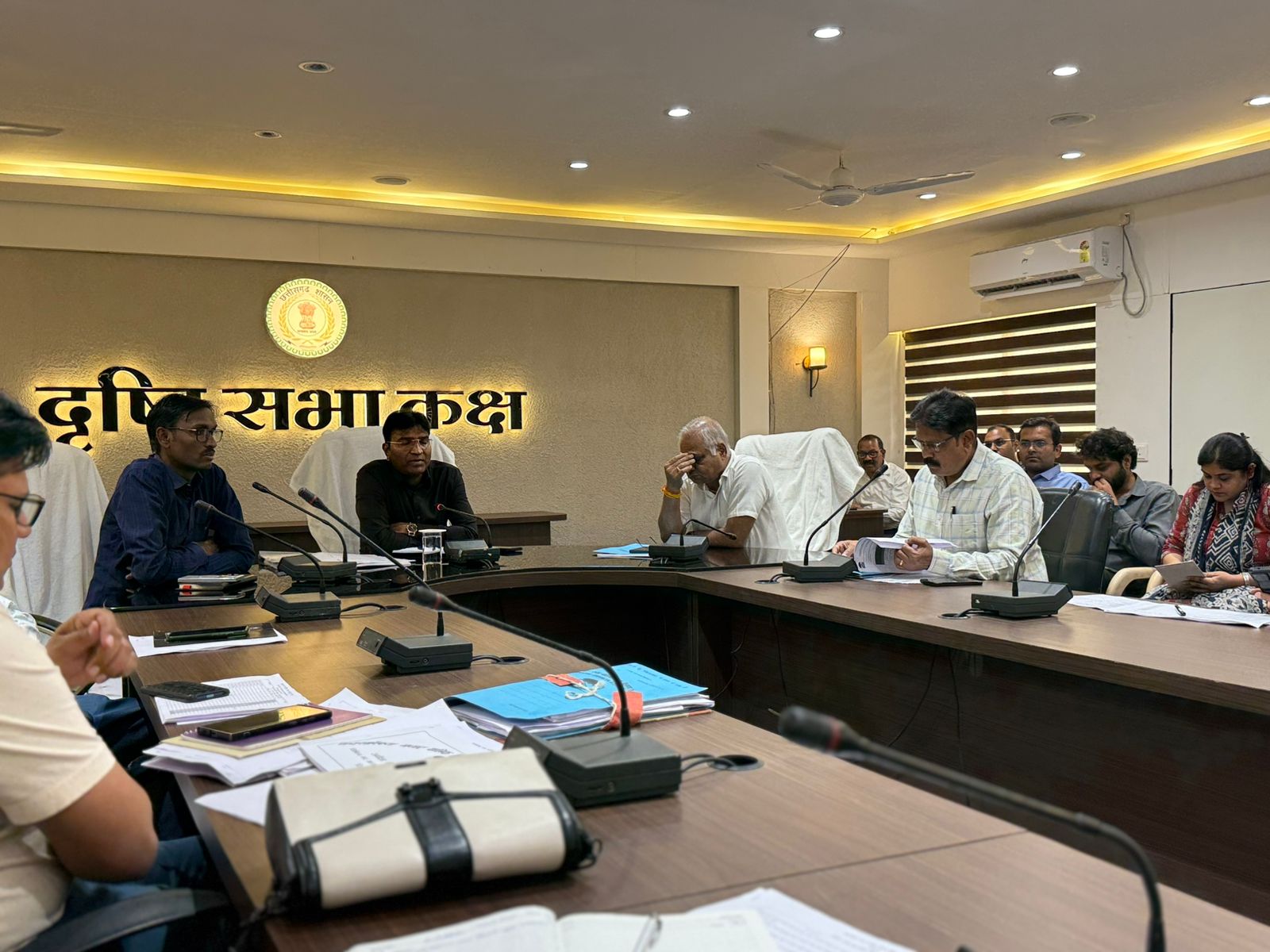 पीएम आवास- बीएलसी घटक के धीमी चाल पर कंसल्टेंट एजेंसी को निगम कमिश्नर ने थमाया नोटिस,  कहा, खाली प्लाट में किसी भी सूरत में कचरा डंप ना हो,कचरा फैलाने वालों पर करें कार्रवाई   