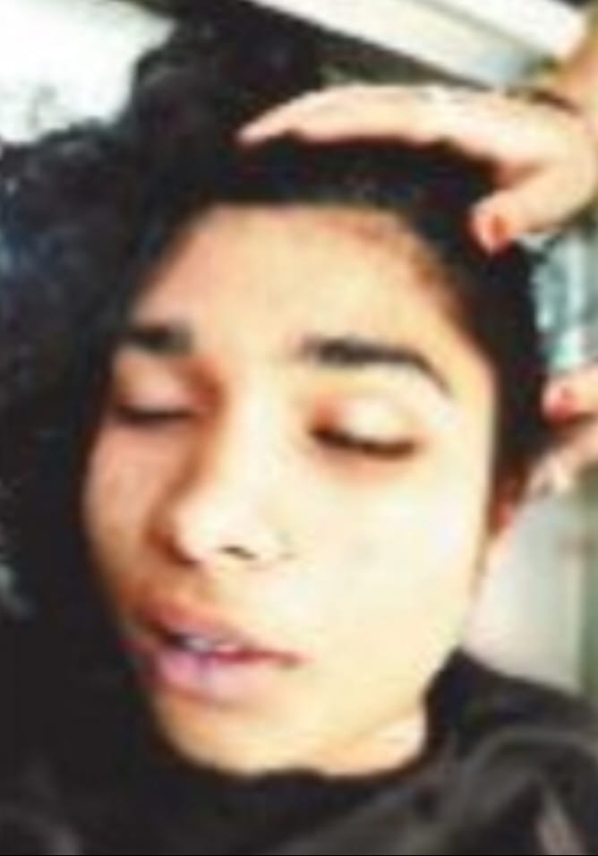 मोबाइल एडिक्ट युवती को माँ ने लगाई फटकार तो फांसी लगाकर छात्रा ने दे दी जान