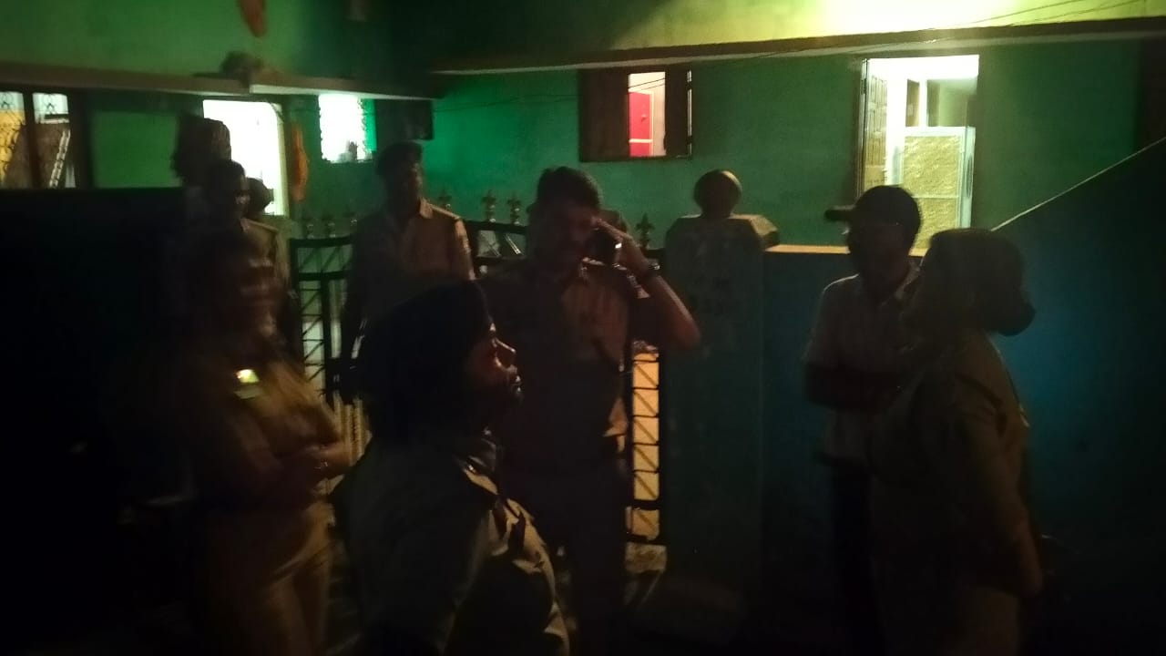 पुरानी रंजिश पर घर में घुसकर प्राण घातक हमला, महिला की हुई मौत, आठ लोग घायल, आरोपियों ने किया आत्मसमर्पण