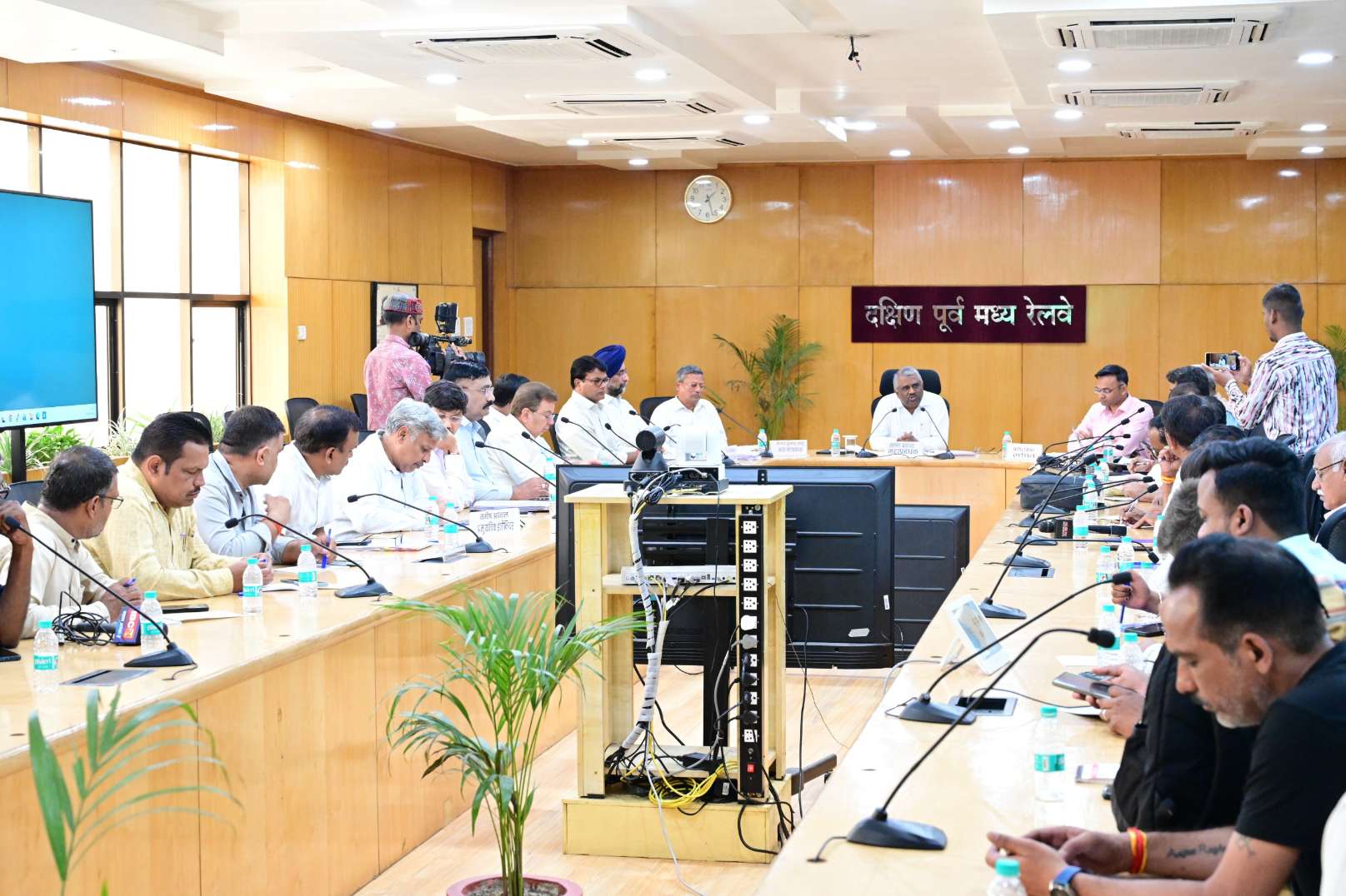 दक्षिण पूर्व मध्य रेलवे की वित्तीय वर्ष 2025–26 की उल्लेखनीय उपलब्धियाँ