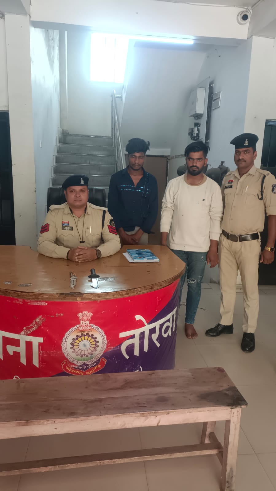 धारदार चाकू के साथ दो आदतन बदमाश गिरफ्तार, तोरवा पुलिस की कार्रवाई