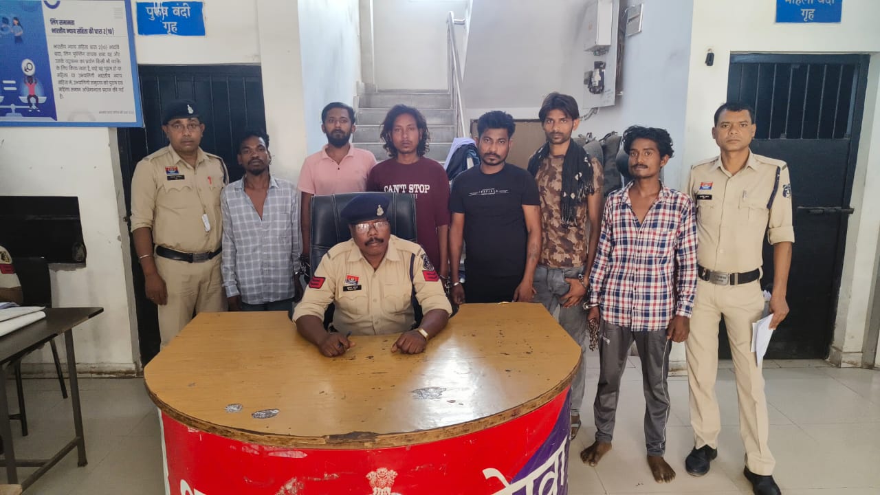 तोरवा पुलिस की बड़ी कार्रवाई: चाकू लेकर दहशत फैलाने वाला बदमाश गिरफ्तार, 6 वारंटी भी दबोचे