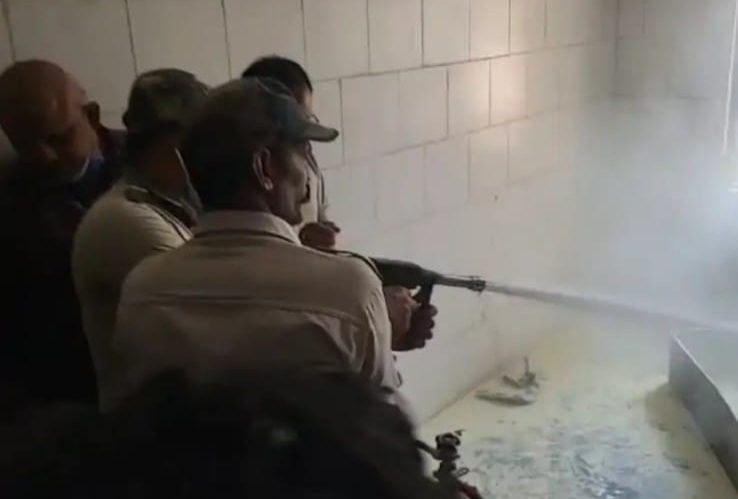 मॉक ड्रिल में सिम्स में ‘आग’, जाम और अव्यवस्थित पार्किंग से दमकल की एंट्री में देरी, स्टाफ ने तत्परता दिखाते हुए खुद पाया काबू, सिस्टम रहा अलर्ट