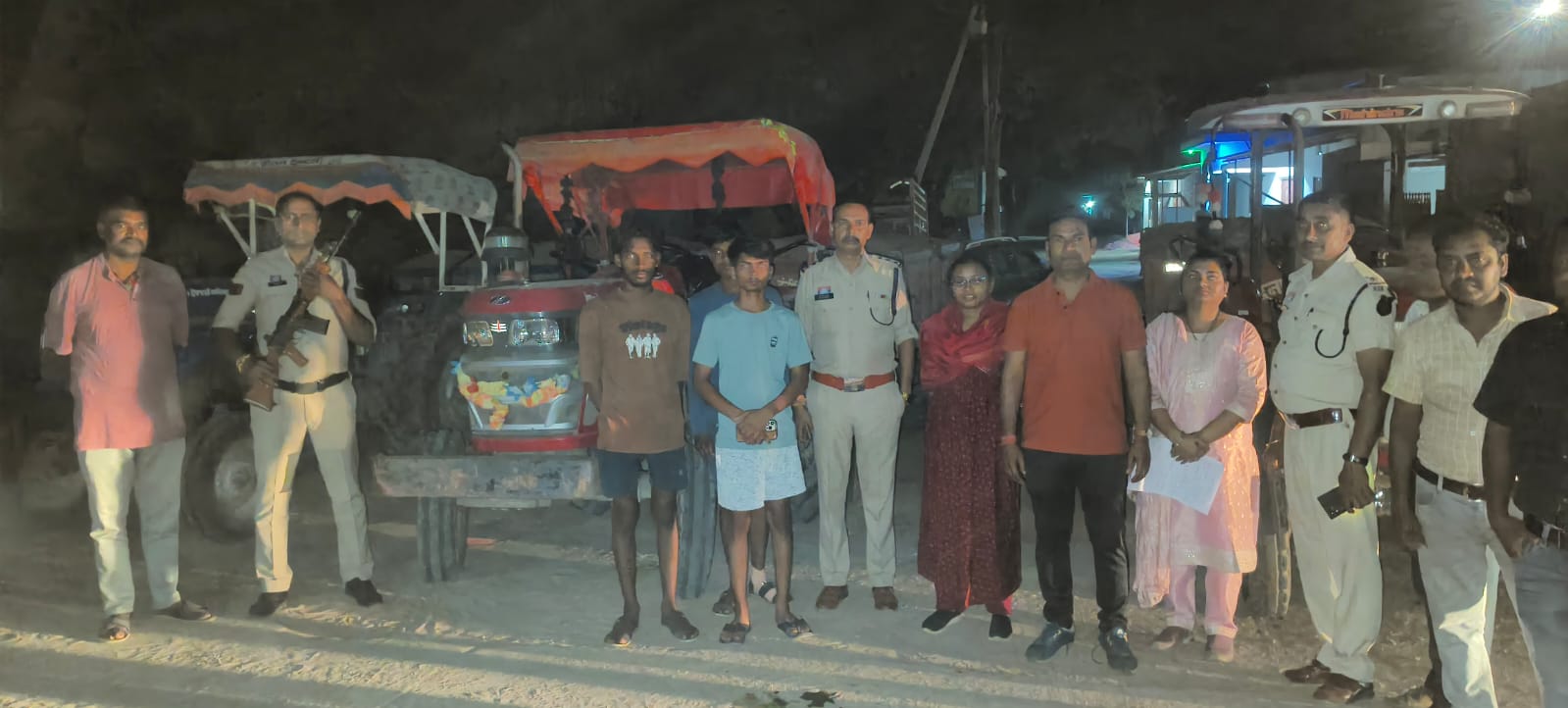 महानदी घाट पर रेत माफियाओं पर कार्रवाई, 5 वाहन जब्त,जिला प्रशासन और पुलिस की संयुक्त टीम ने करही घाट में दी दबिश