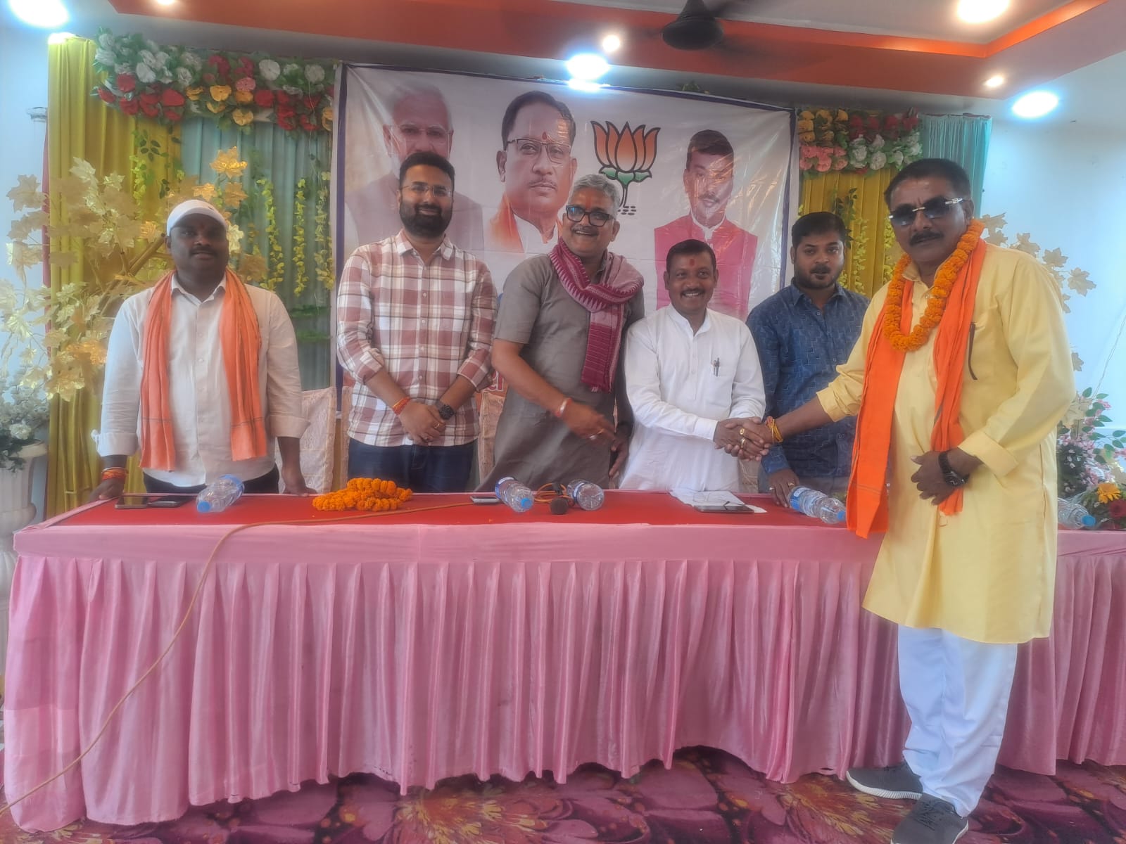 भाजपा झुग्गी-झोपड़ी प्रकोष्ठ के जिला सह संयोजक बने ईश्वर प्रसाद यादव, हुआ सम्मान, बेलतरा पूर्वी मंडल ने किया अभिनंदन, कार्यकर्ताओं में उत्साह