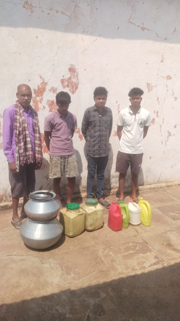 अवैध महुआ शराब पर पचपेड़ी पुलिस का बड़ा प्रहार, 4 आरोपी गिरफ्तार