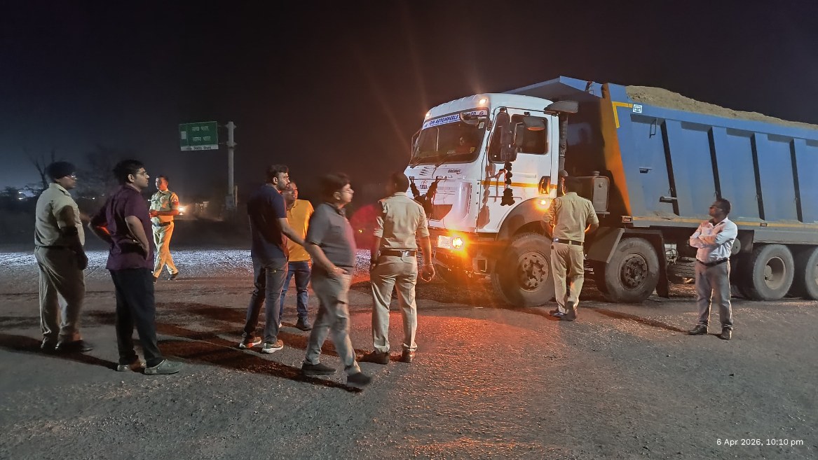 रेत माफियाओं पर बड़ी कार्रवाई: चांपा पुलिस और प्रशासन की संयुक्त छापेमारी, 4 वाहन जब्त