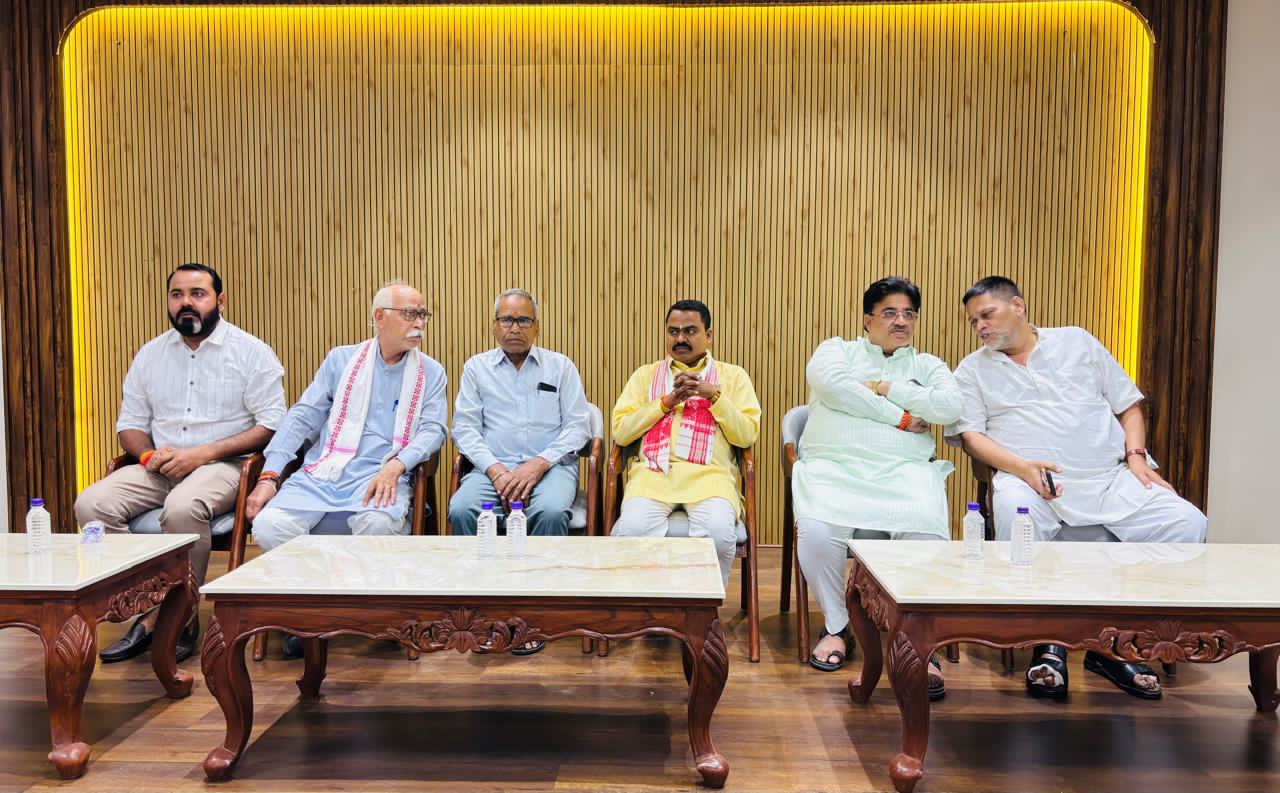 भाजपा कार्यकर्ताओं की गोष्ठी में विभाग प्रचारक गणेशाराम साहू ने संघ की रीति नीति से कराया कार्यकर्ताओं को अवगत