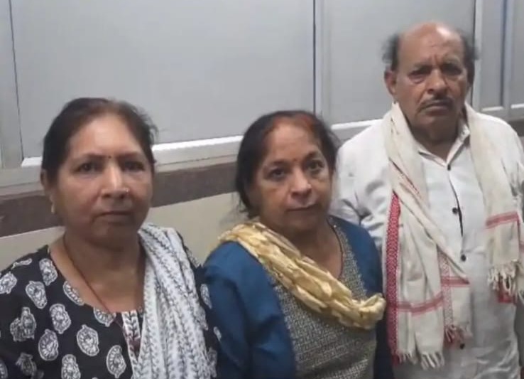 कंपनी गार्डन में घी का दीपक जलाने से भड़के मधुमक्खियों ने किया हमला, 25 से अधिक लोग हुए घायल