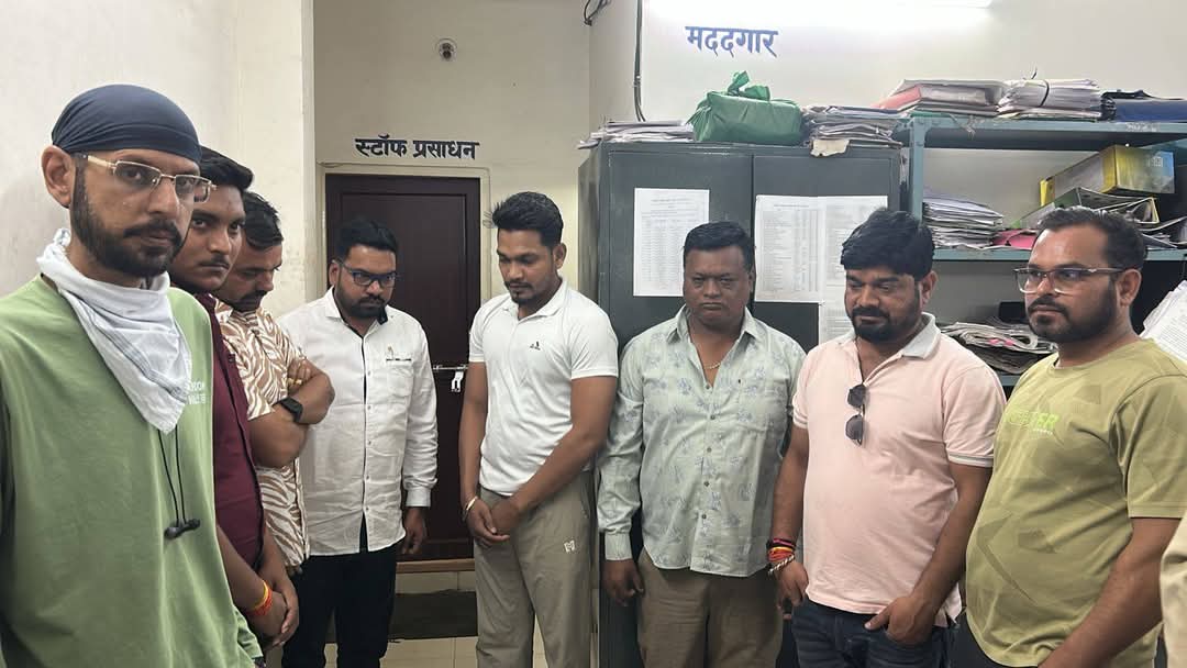 होटल के कमरे में चल रहा था जुआ, संचालक समेत 9 के खिलाफ मामला दर्ज; 1.44 लाख रुपए बरामद